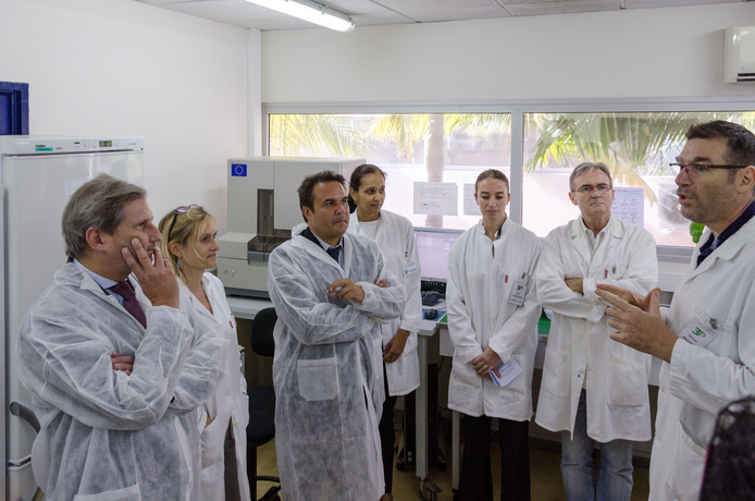 Visite du commissaire européen Johannes Hahn au 3P (© G. Cellier)