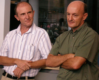 De droite Ã  gauche : Eric Jeuffrault, chef du Service de Protection des Végétaux (SPV) Ã  la Réunion et Bruno Hostachy, chef du laboratoire Santé des Végétaux, qui assurera l'interim du chef du SPV.