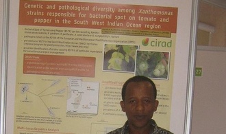 Azali Abdou Hamza a soutenu sa thèse de doctorat à la Réunion sur la diversité génétique des bactéries associées à la gale de la tomate...
