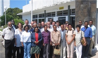 Les membres du 4e Comité Scientifique d'Orientation et de Pilotage (CSOP) Ã  leur arrivée aux Comores.