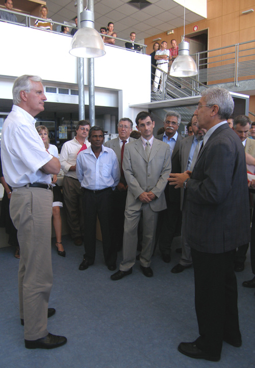 Accueil du Ministre de l'Agriculture et de la Pêche, Michel Barnier, au Pôle de protection des plantes (St Pierre, Réunion).