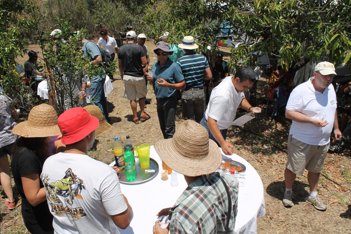 Echange autour d'un rafraîchissement bien mérité © B. Derepas